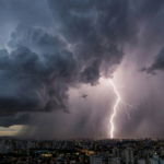 Como Calor Extremo e Tempestades se Unem para Derrubar sua Operação